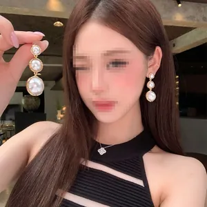 French Light Luxury Gold Alloy Artificial Pearl Tassel Stud Earrings For Women Elegant Round Gradient Pearl Drop Earrings Vintage Jewelry Gift