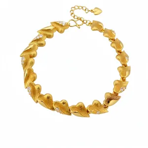 Luxueux Bracelet Coeur en Cuivre Plaqué Or 24K pour Femme Texture Brossée Exquise avec Zirconia Incrusté Bijou Réglable