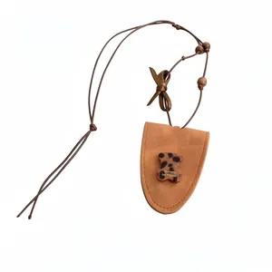 Collier Support de Lunettes Vintage en Similicuir Résine Léopard Chat Cœur Ours pour Femmes Chaîne Longue de Pull Accessoire de Bijoux de Mode