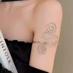 Western Hohle Metall Verdrehte Spirale Oberarmreif Für Damen Gehämmerte Textur Gold Silber Plattiert Armband Mode Schmuck