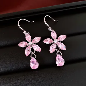Elegante roze zirkoon bloem oorbellen in Franse vintage stijl met druppelvormige hangers