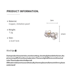 Spécifications des boucles d'oreilles pétales avec matériau, poids et dimensions de 3 cm.