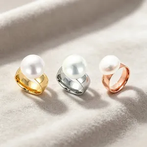 Europäischer Stil Übergroßer Breiter Edelstahl Ring Für Damen Rund Künstliche Perle Eingelegt Ins Mode Vintage Fingerring