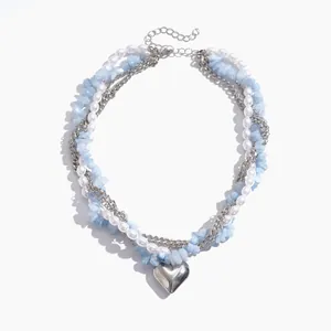 Vintage meerlagige ketting met parels, lichtblauwe stenen en een zilveren hart hanger