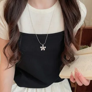 Koreanischer Stil Minimalistische Silber Blume Anhänger Halskette Für Damen Kupfer Schlangenkette Flüssigmetall Textur Täglicher Schmuck