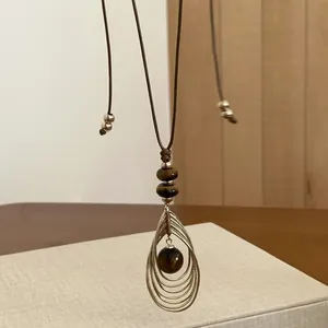 Vintage tijgeroog steen hanger ketting met bruin lederen koord en draad traanvorm