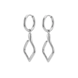 Minimalistische silberne Edelstahl-Ohrringe mit unregelmäßigem Wellendesign für Damen