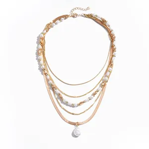 Elegante Retro-Mehrschicht-Halskette mit weißen Perlen und Barock-Anhänger in Gold