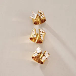 Trois styles de bagues larges irrégulières en acier inoxydable doré avec pierres en zircon