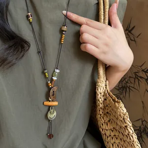 Vintage Ethno-Halskette aus Holzperlen mit Quasten und Smiley-Metallanhänger für Damen