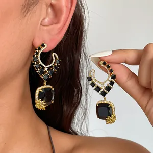 18K Vergulde Vintage Luxe Zirconia Vierkante Hangoorbellen Europees Zwaar Ontwerp Prachtige Zwarte Edelsteen Oorbellen Voor Vrouwen