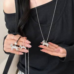 Collier Pendentif Chien de Style Coréen Exquis Couleur Argent pour Femmes Alliage Cordon en Cuir Nœud Animal Bijoux