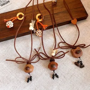 Collares hechos a mano con colgantes de madera de oso y perro, estilo retro vintage