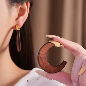 Elegant French retro style C-shaped wooden stud earrings with gold metal accents for women