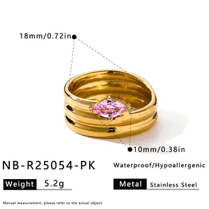 Detaillierte Maße eines 18k vergoldeten Edelstahlrings mit rosa Zirkon-Stein