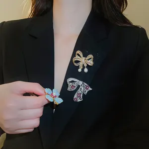 Elegante bloem- en strikparelspelden voor chique blazeraccessoires voor dames kleding