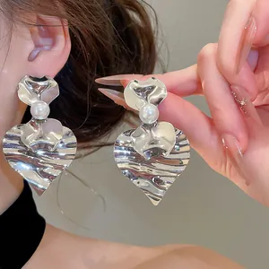 IJzeren Kunstparel Geplooide Hart Hanger Oorbellen Voor Vrouwen Zilveren Kleur Gekreukte Textuur Oorknopjes Sieraden Voor Feest Banket
