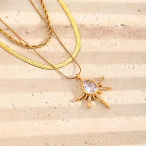 Elegante drielaagse 18K vergulde roestvrijstalen ketting met een zonnestraal druppel hanger