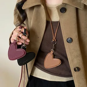 Collier Pendentif en Cuir en Forme de Cœur Style Coréen pour Femmes Rétro Minimaliste Lanière de Sac à Cou Suspendu
