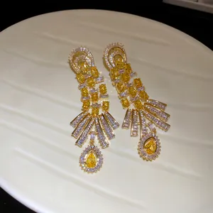 Exquisite Vintage-Ohrringe mit 18 Karat Vergoldung und gelben Wassertropfen-Zirkonia