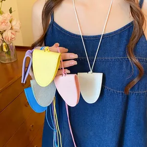 Ciondolo collana con clip per occhiali in pelle colorata per conservazione e decoro