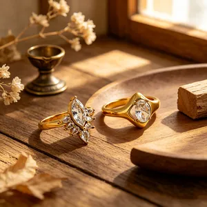 Bagues élégantes en acier inoxydable plaqué or 14 carats avec zircons scintillants