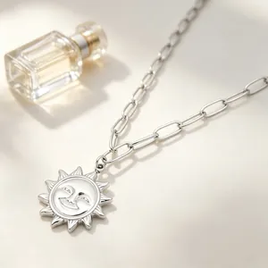 Parure de Bijoux Rétro en Acier au Titane Motif Soleil Souriant Or Argent Collier Chaîne Trombone Boucles d'oreilles pour Femmes Accessoires Minimalistes