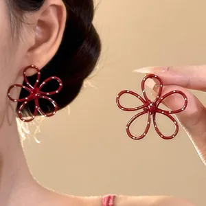 Rote Blumenohrstecker mit weißen Punkten, Vintage-Design im Hongkong-Stil für Damen