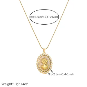 Collier camée vintage avec perles et chaîne dorée, affichant les dimensions du produit.