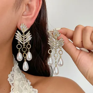 Luxe Legering Blad Waterdruppel Kwastje Oorbellen Met Zilveren Oorsteker Strass Kunstparel Hangoorbellen Voor Dames