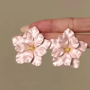 Süße Frische Rosa Blaue Blume Ohrstecker Mit Silber Ohrringpfosten Legierung Galvanisiert Sanft Elegant Blumen Ohrring Damen Schmuck