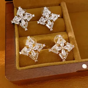 18K Vergoldet Zirkonia Klee Blume Ohrclips Für Damen Ohne Ohrlöcher Elegante Ohrringe Leichter Luxus High-End Schmuck