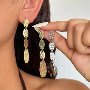 Orecchini Pendenti Vintage Western in Lega Invecchiata per Donna Orecchini Geometrici Ovali Martelati con Perno in Argento Accessorio