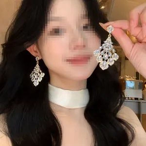 French Vintage Alloy Rhinestone Rhombus Drop Earrings For Women Luxury High-End Gold Plated Geometric Dangle Earrings Jewelry