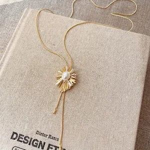Élégant collier bolo ajustable en or 18 carats avec perle et tournesol pour femme