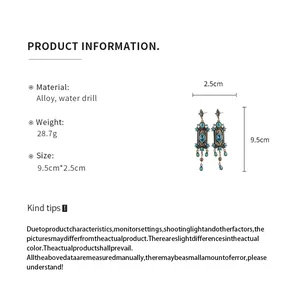 Détails de taille et de matériau pour les boucles d'oreilles bohèmes à pompon