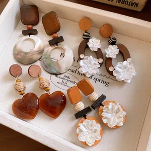 Neuer Chinesischer Stil Vintage Holz Muschel Ohrstecker Für Damen Handgefertigte Harz Herz Geometrische Ohrhänger Mode Schmuck