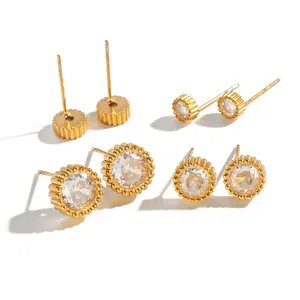 Set di orecchini a bottone in acciaio inossidabile placcato oro 18K con zirconi cubici