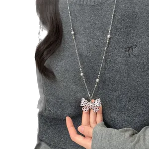 Koreaanse stijl ketting met polkadot strik en elegante parels aan zilveren ketting