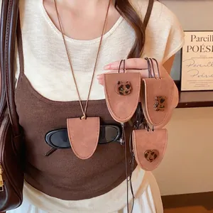 Collier Porte-Lunettes Triangle en Similicuir Marron Fait à la Main Femme Pendentif Léopard Cœur Ours Longue Chaîne Alliage Bijoux Rétro