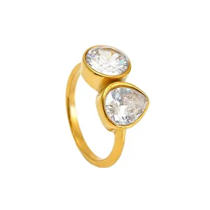 Eleganter Ring aus vergoldetem Edelstahl mit Tropfen- und rundem Zirkoniastein