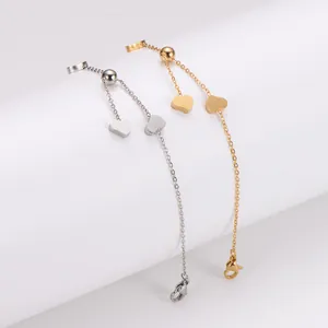 Minimalistische roestvrijstalen armbanden met hartjes in goud en zilveren kleur.