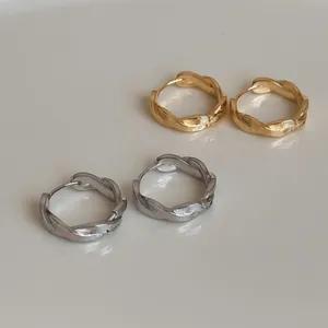 Minimalistische Geflochtene Twist Runde Kreolen Kupfer Galvanisiert Metall Gold Silber Mode Schmuck Für Damen Täglich Tragen