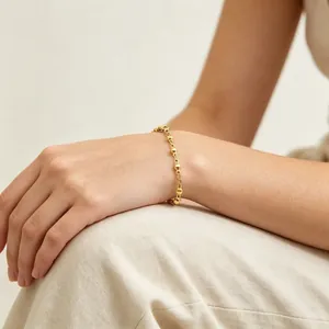 Elegante bracciale a catena con sfere in acciaio inossidabile placcato oro per donna