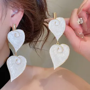 Vintage Goud Witte Hart Blad Hangende Oorbellen Voor Vrouwen Legering Emaille Druppel Oorbellen Met 925 Sterling Zilver Stift Elegante Sieraden