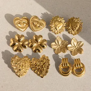 Vintage goldfarbene Edelstahlohrringe mit Herz-, Augen- und Blumenmustern in großer Auswahl.