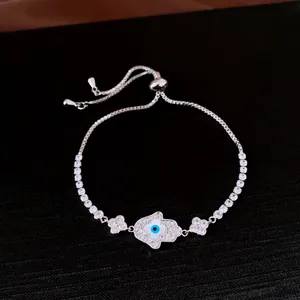 Bracelet ajustable en argent avec breloque main de Fatma et œil protecteur sertis de zircons.