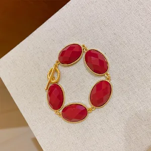 Elegant vintage red resin oval faceted bracelet with gold-tone toggle clasp detail