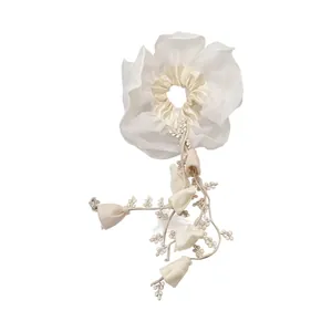 Chouchou en Tissu Beige à Double Couche avec Glands Décoration Florale Faite à la Main Long Ruban pour Cheveux Coiffe Style Fée pour Femmes Vacances Quotidiennes