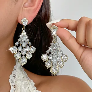 Luxuriöse Legierung Strass Wassertropfen Ohrringe Silber Ohrringpfosten Gold Farbe Geometrischer Schmuck Für Damen Bankett Party